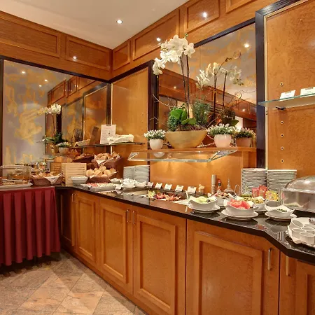 Trip Uebachs فندق